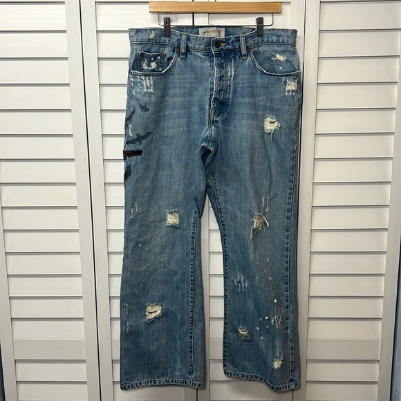 Old Navy Vintage Bootcut Embroidered Birds Distressed Button Fly Jeans Size 34 - Picture 1 of 12